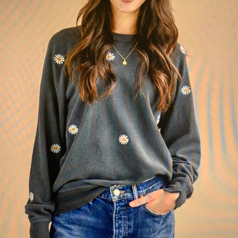 The Great college daisy embroidered sweatshirt washed black